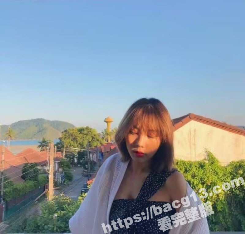 气质短发反差婊小姐姐 和男友自拍视频泄密流出 不同情趣制服跪地口交 掐脖猛干淫叫连连！