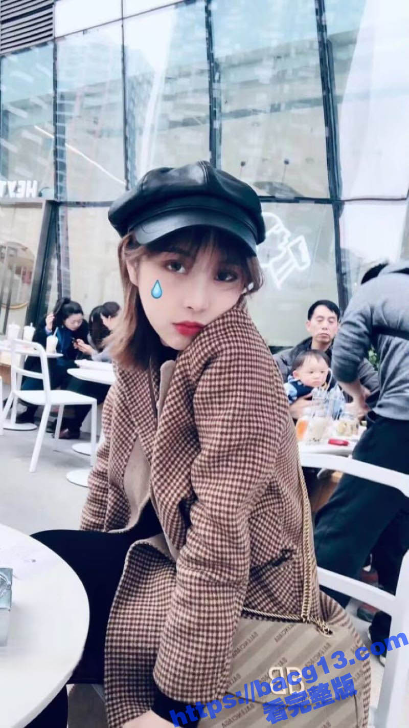 气质短发反差婊小姐姐相关图片