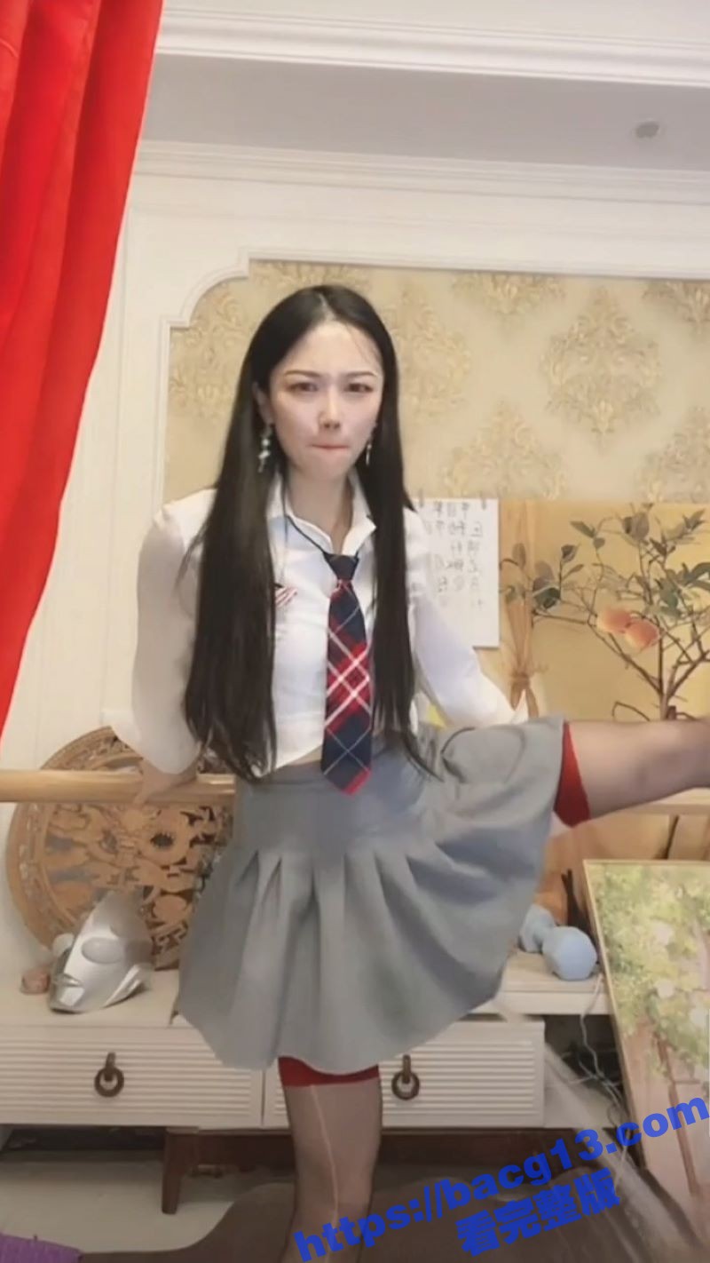 抖音网红女主播 小龙女 合集流出 直播期间上演惊天喷水 如水龙头般向外喷涌而出 场面极其夸张！