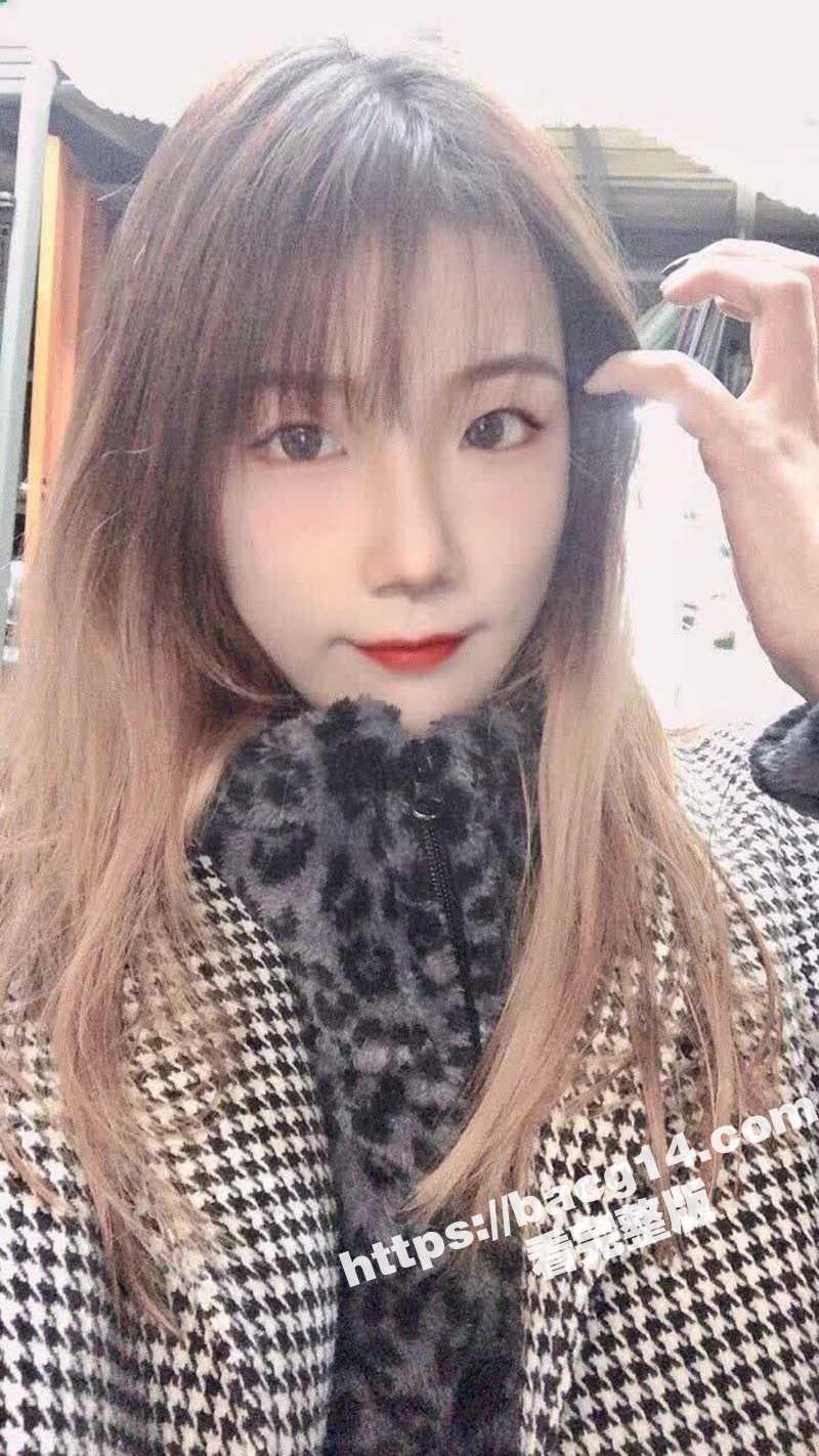 遵义师范学院大三学姐 胡月娟 被炮友调教视频流出 舔脚吃鸡吸菊花 高冷学姐秒变母狗！