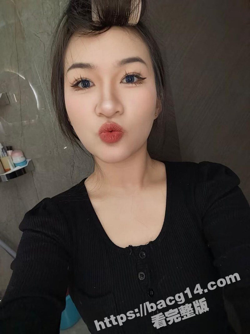 江西财经大学杨一凡 高颜值翘臀反差婊 为求刺激分享自己全裸视图 渴望被熟人发现调教