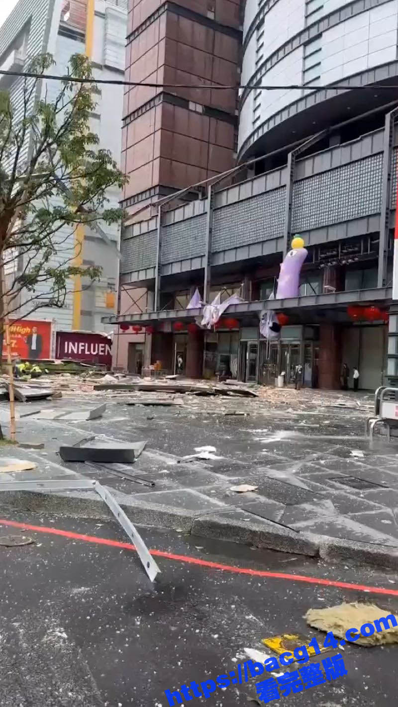台湾新光三越百货中港店 瓦斯气罐发生剧烈爆炸 四周群众被当场炸飞 现场画面曝光！