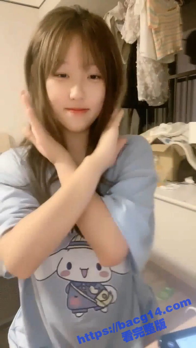 超甜女友系播主 喵萝莉 第一视角双手揉胸自慰带你嗨 初恋心动就在此刻 甜美笑容真的令人心醉啊