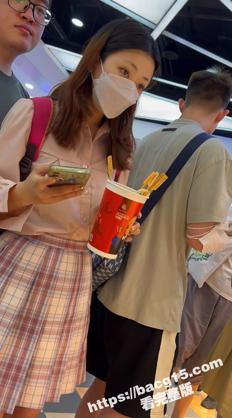 抄底大神商场偷拍 长相关图片