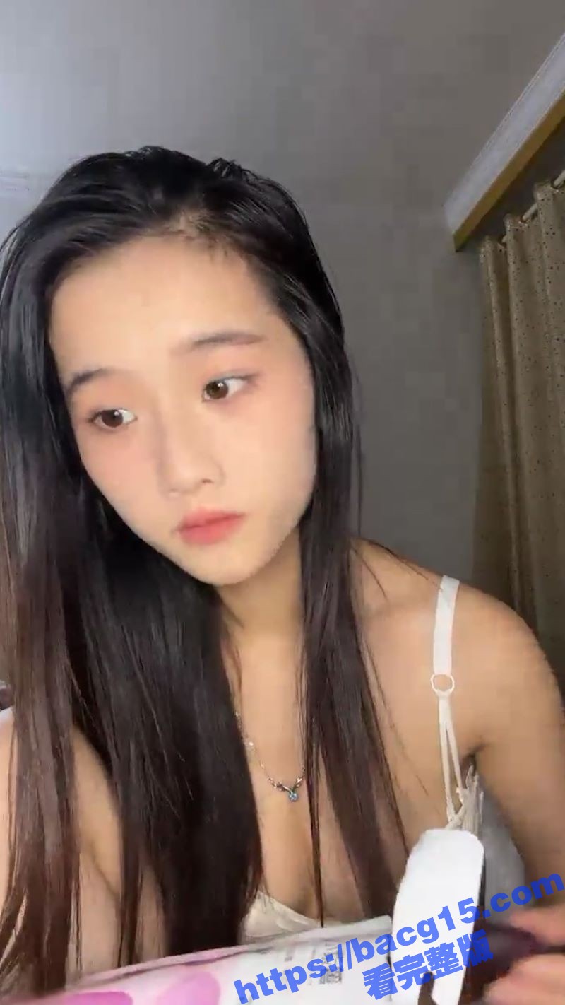 反差眼镜妹直播展示娇相关图片