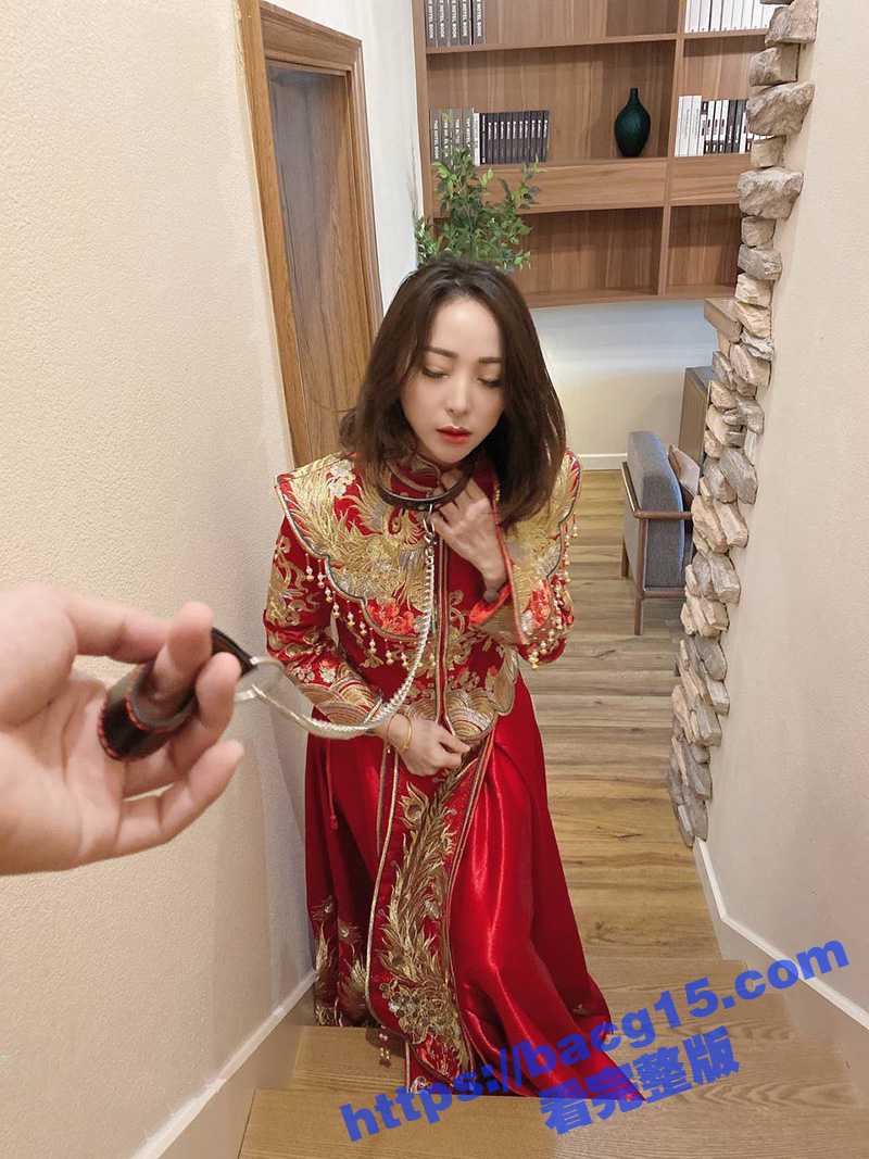 推特福利姬 兔兔 情人节被主人调教 穿大红婚纱被爆操内射 带着精液回家给老公！