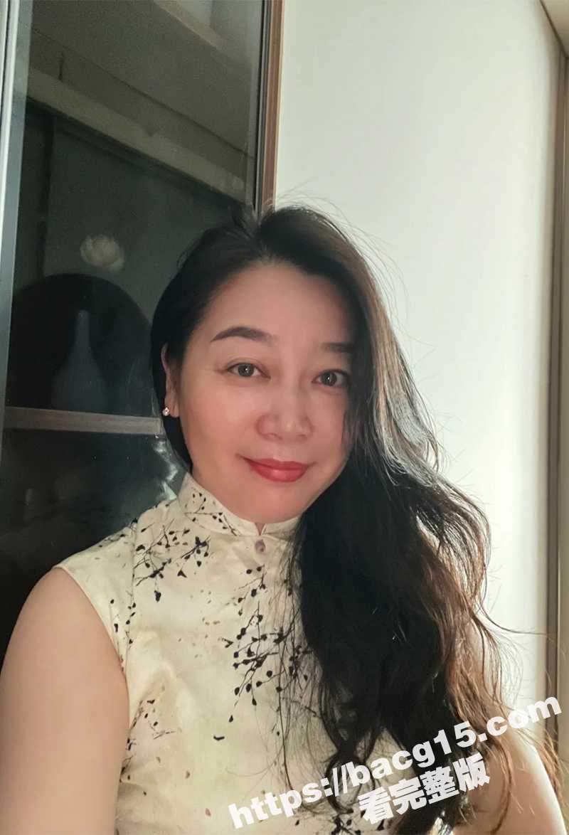 海角乱伦大神 巨乳后妈 跳蛋震穴玩的骚妈潮吹失禁 提屌爆操开发肥臀紧致菊花！