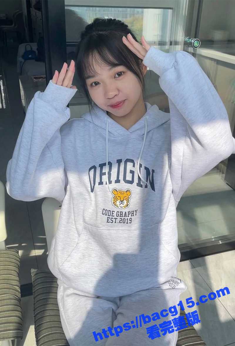 山东威海00后清纯校花 为捞金全裸私密直播流出 床上放尿自慰嗨翻天 撅臀掰穴特写无比诱惑