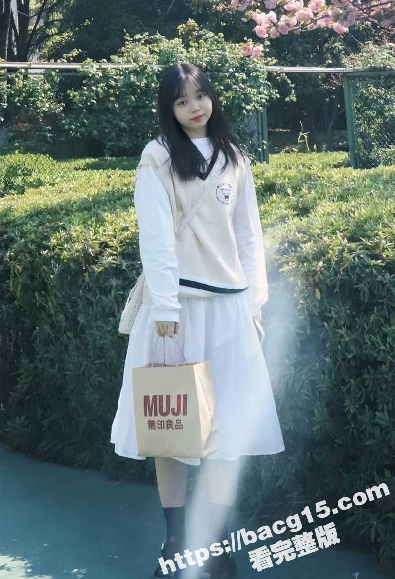 山东威海00后清纯校相关图片