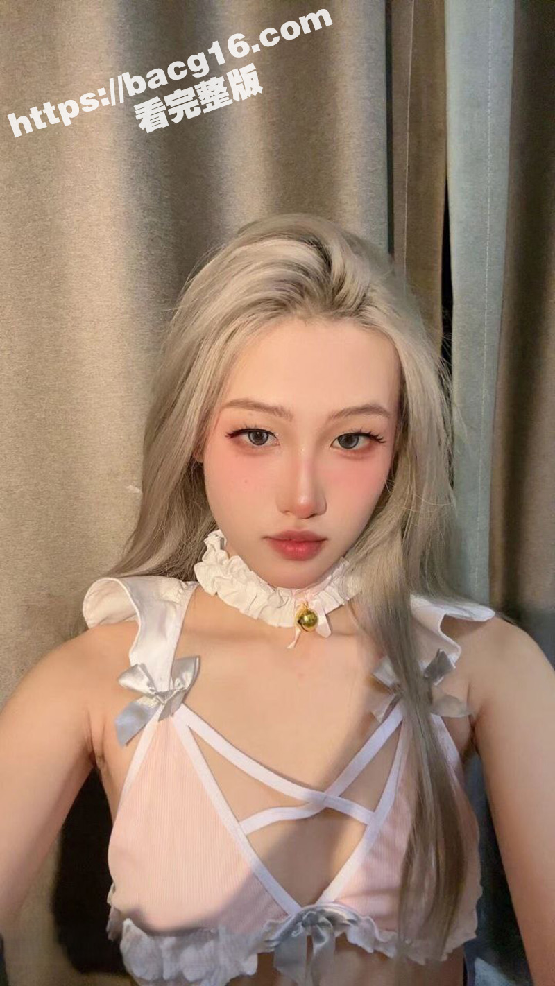 成都高颜值反差婊 果果有点乖 裸舞直播第三弹 白天女神夜晚骚婊 全裸骚舞诱惑金主
