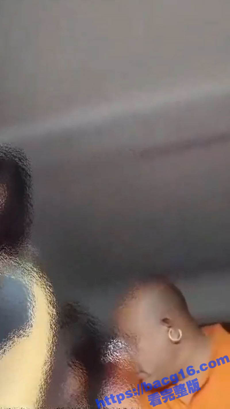 印度女子前往做礼拜时相关图片