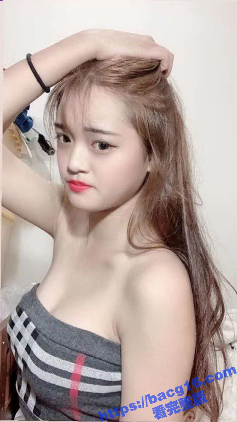 台湾妹清纯小母狗给金主私拍曝光 掰开粉嫩骚穴自慰发情 嘴里舌钉更显风骚！