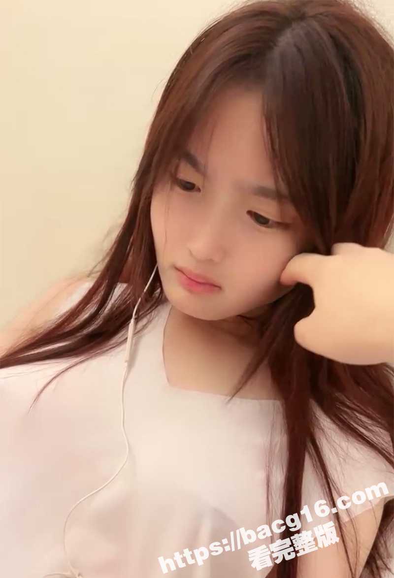 清纯眼镜学生妹与大奶相关图片