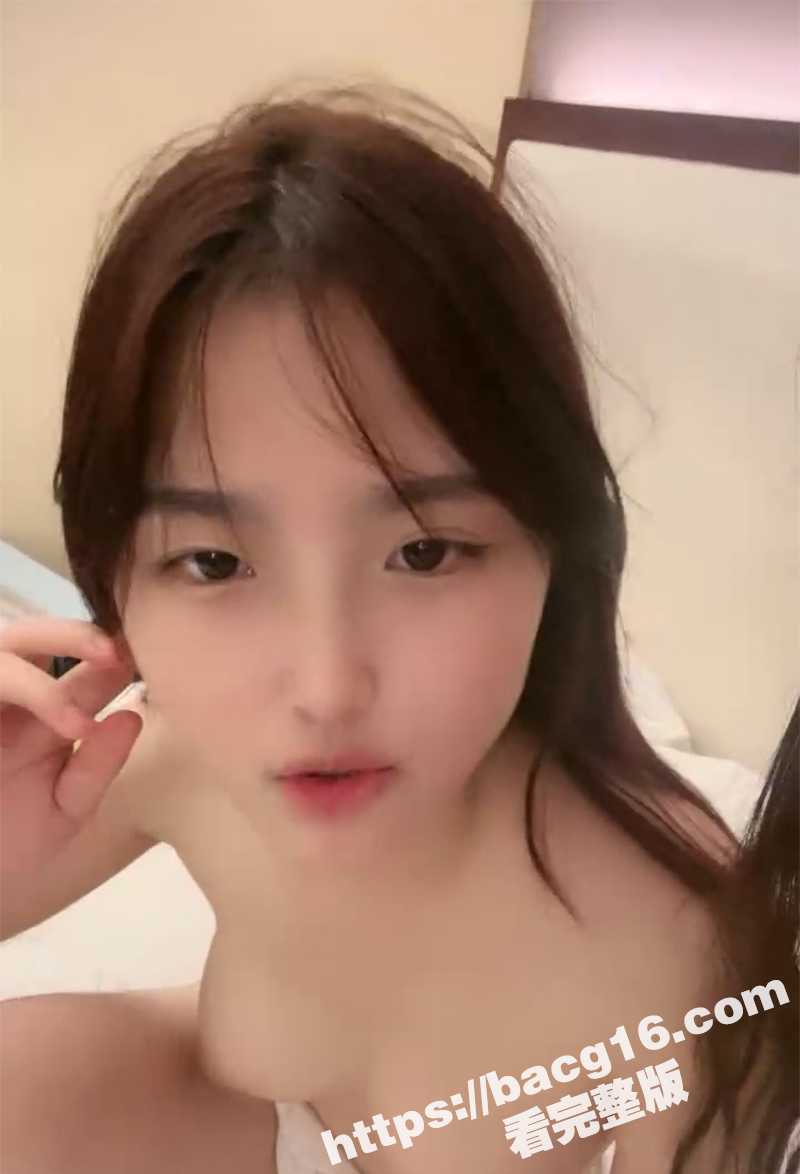 清纯眼镜学生妹与大奶相关图片