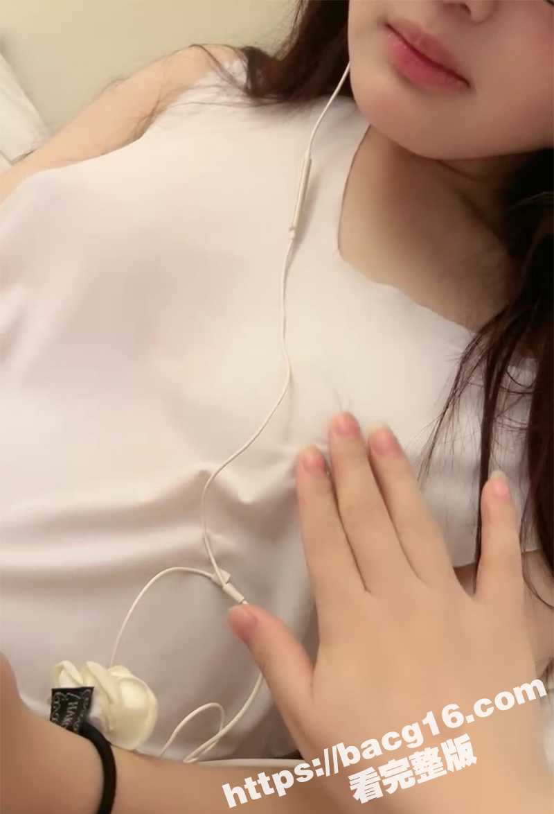 清纯眼镜学生妹与大奶相关图片
