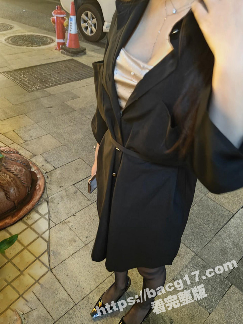 海角大神 和女老板的故事 在海底捞厕所和老板做爱 外面人来人往真刺激