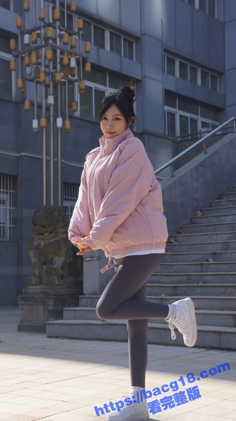 艺术书法系 黎老师 极品身材反差母狗 大奶翘臀细腰长腿 穿女仆装吃鸡挨操视频流出！