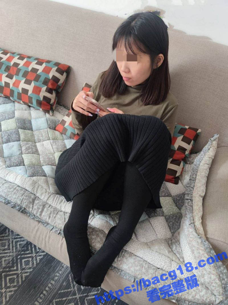 绿帽男曝光性感人妻 一被操就自动张开双腿 性瘾母狗本性彻底暴露！