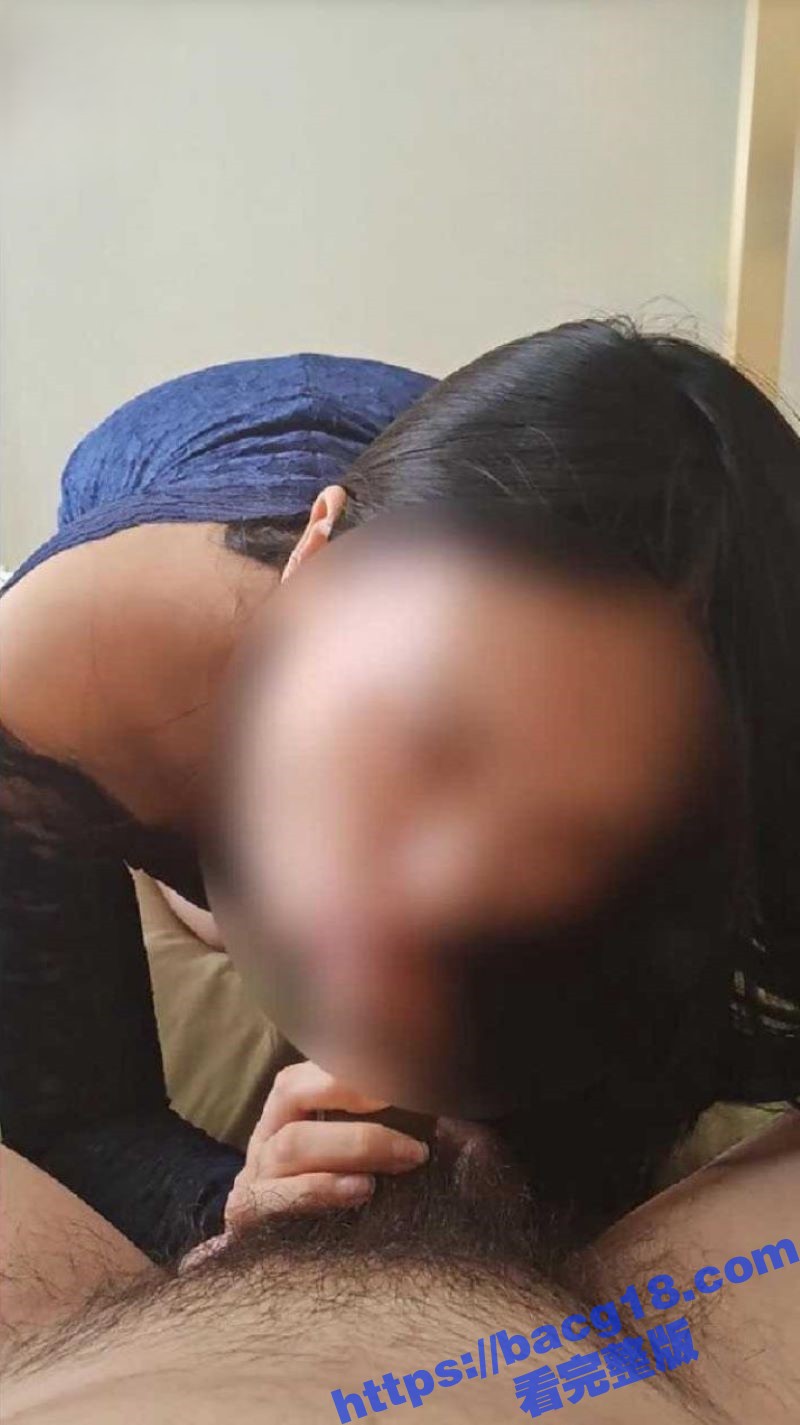 海角乱伦大神 恋母少年的心声 新作 在小姨家偷情玩弄肥臀老妈 言语凌辱后无套内射！