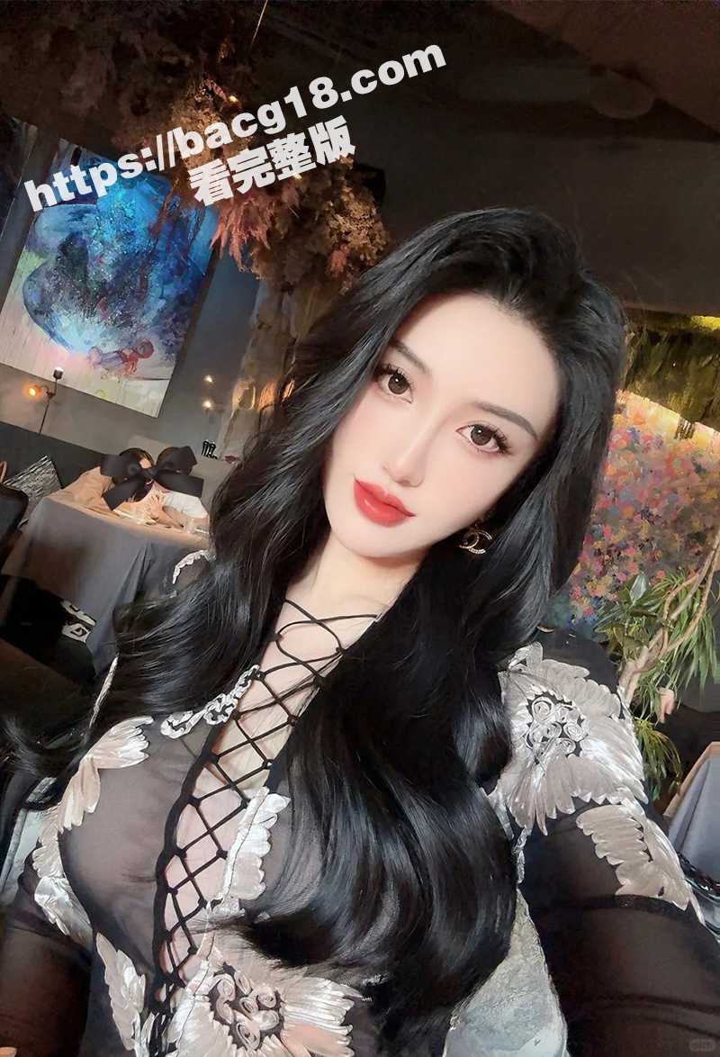 推特白袜少妇 爱洛丽塔 约肏大屌单男 后入肥臀小穴猛操打桩 母狗双腿乱蹬潮吹喷精！