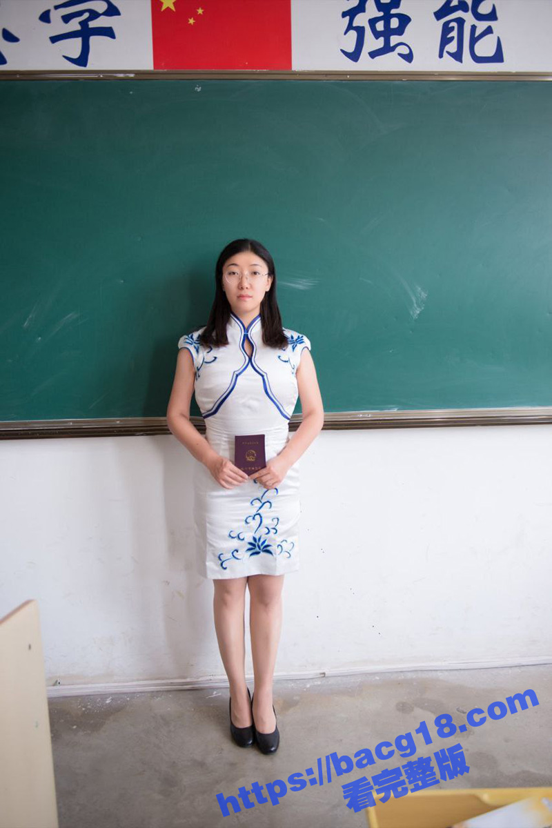巨乳母狗老师 虎皮猫大人 武汉00后语文老师 校内教书育人 校外吃屌母狗 性爱视频泄密流出