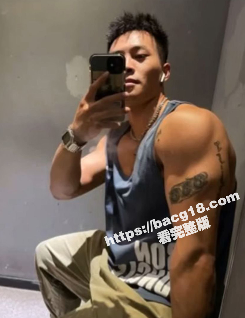撸铁健身猛男大神 调教极品身材骚母狗 日常跪地口交啪啪 露脸自拍视频流出