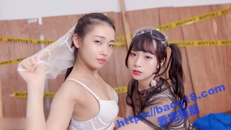 高颜值模特 夏暮光 携闺密拍摄大尺度诱惑写真 灵动美女杂货间上演极尽的诱惑