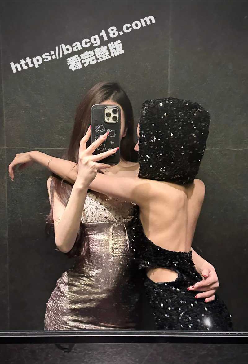 网黄男主播在线双飞淫乱直播 两嫩模趴床蹶臀争宠求操 大屌轮插双穴蜜汁狂喷