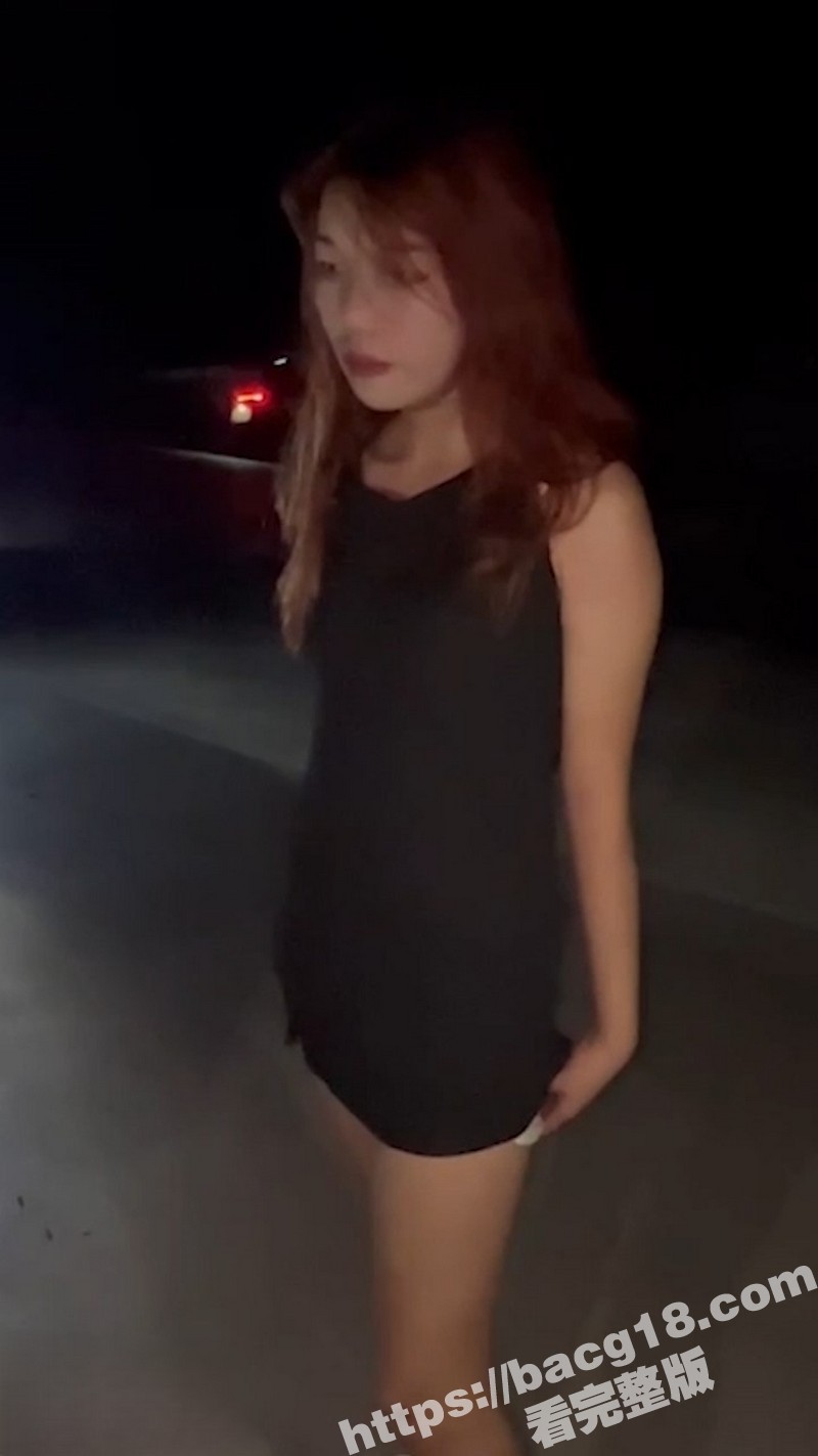 深夜街头红发小美女被相关图片