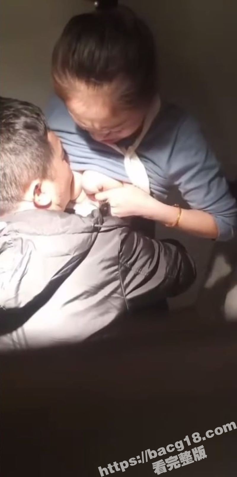 河南郑州万达广场柜姐 不雅视频流出 和男友厕所激情爱抚 对着巨乳一顿猛啃 爽的欲仙欲死！