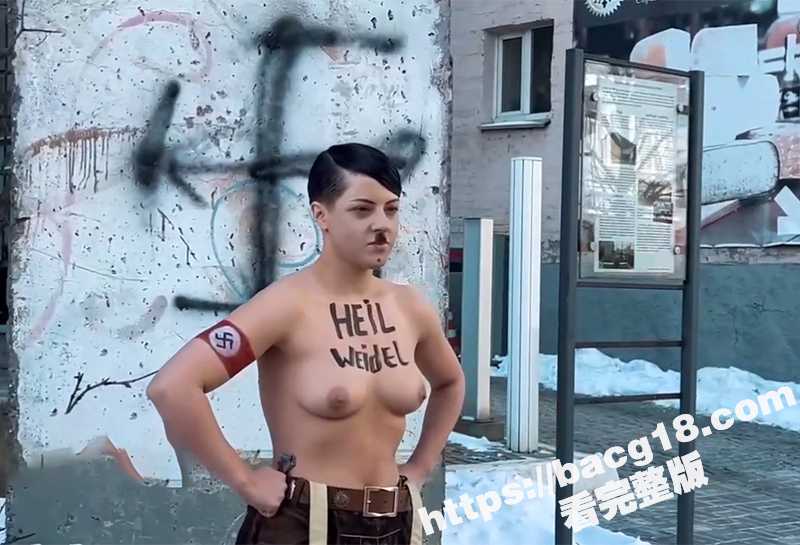 德国女子裸体cos希相关图片