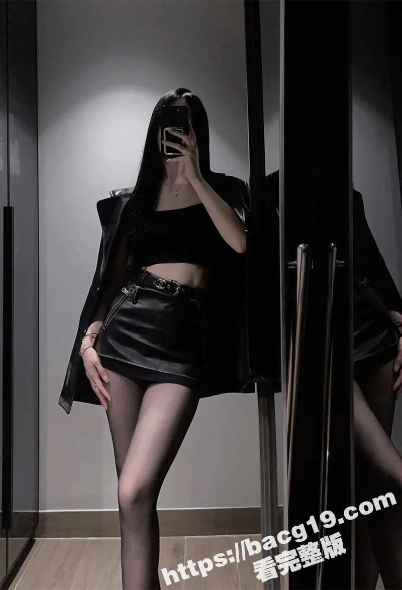 瓜友投稿 私藏调教前女友性爱视频 巨乳骚货穿开档黑丝跪地求操 手持假屌自慰狂插紧穴