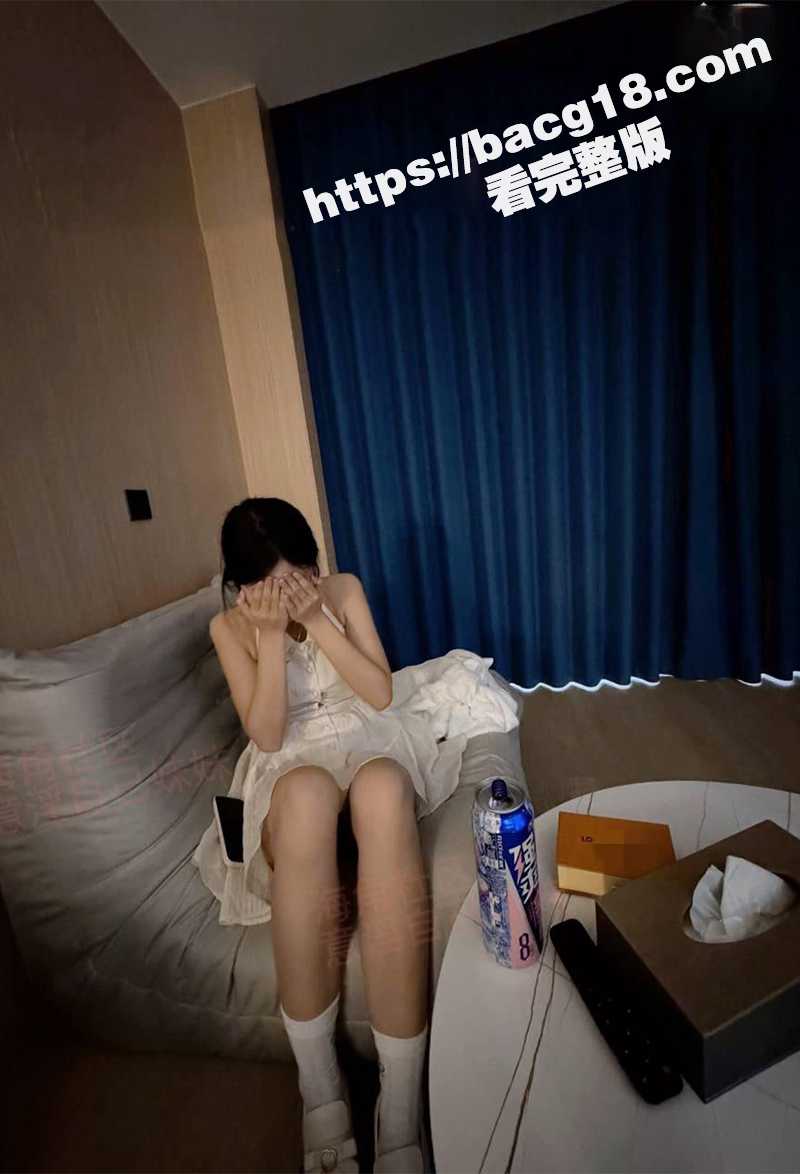 海角大神酒店约炮妹妹的清纯闺蜜 搂进怀里强吻吸奶 骑乘后入狂插白虎肥逼