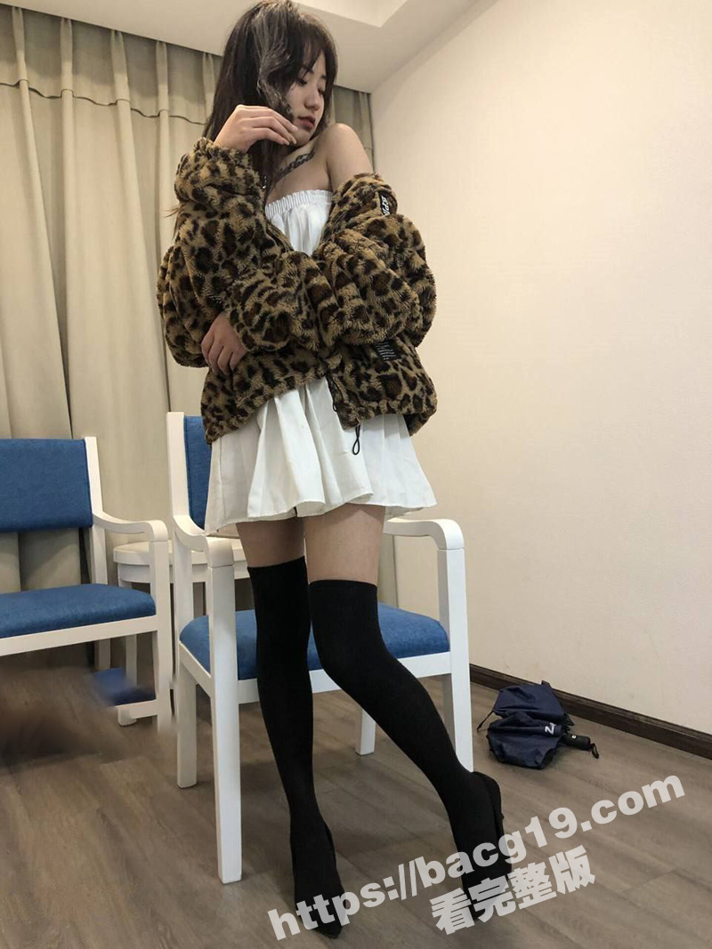 极品身材眼镜妹 被男相关图片