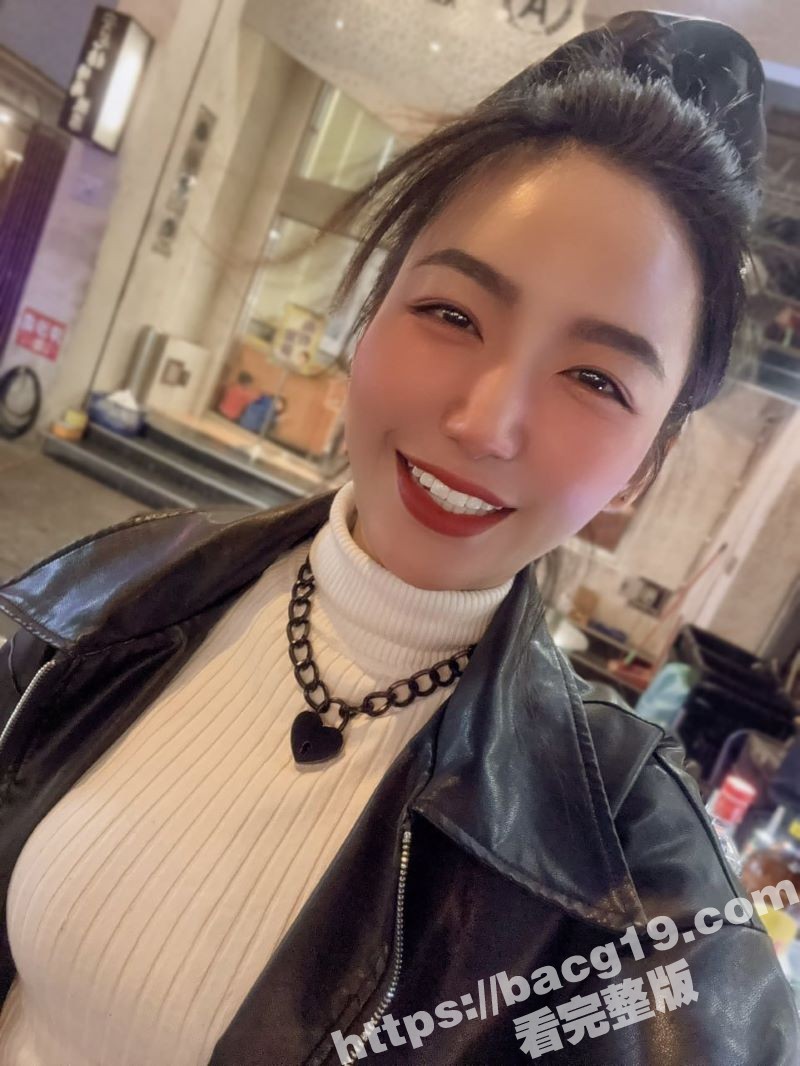 台湾小麦色健身女网黄相关图片