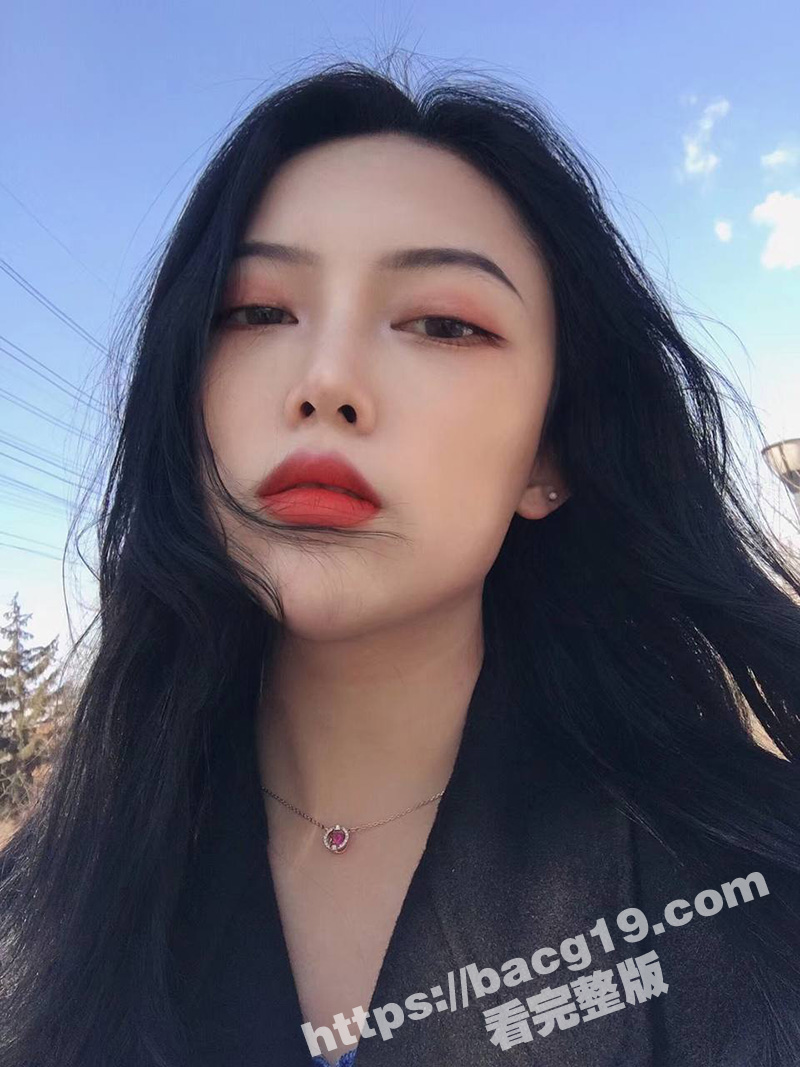 甜美颜值气质学生妹 相关图片
