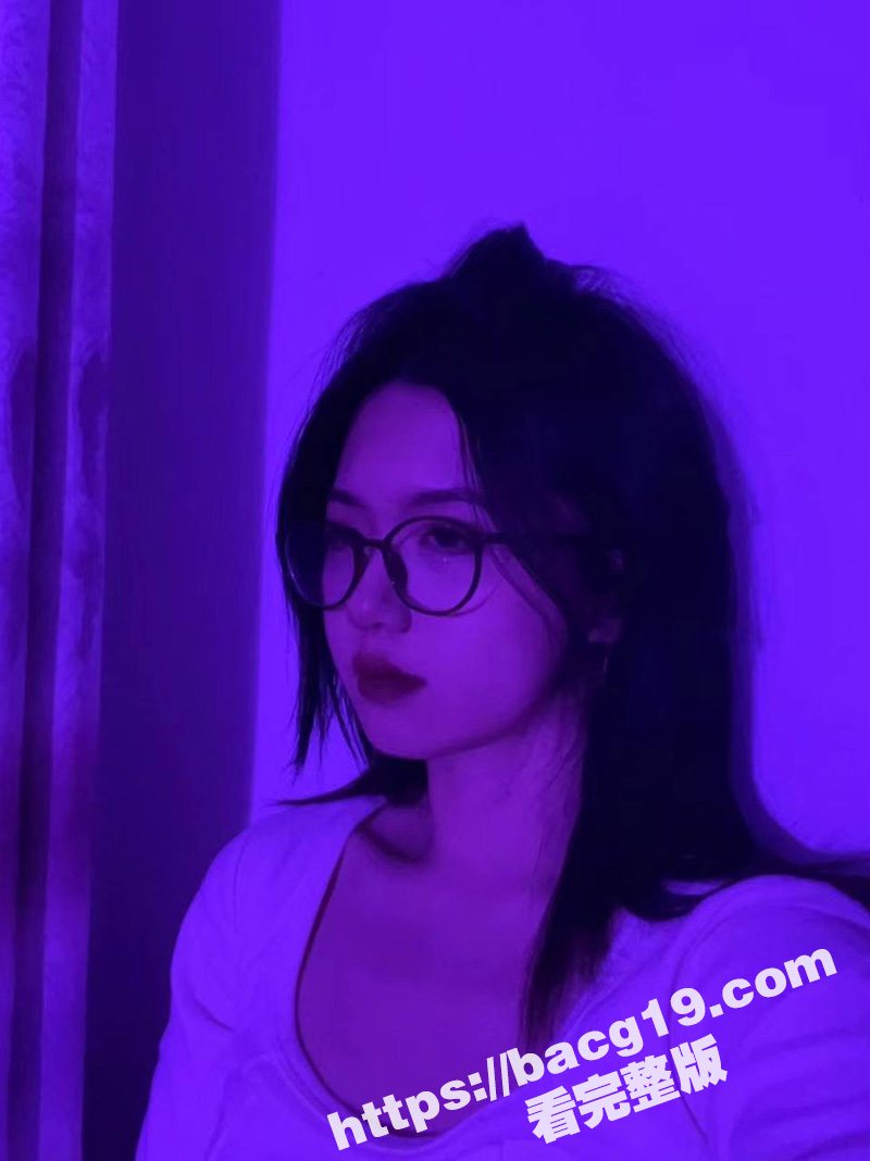 甜美颜值气质学生妹 相关图片