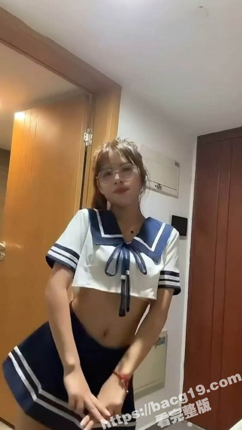 极品眼镜反差婊 小兰相关图片