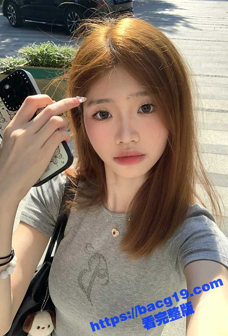 黄毛小妹直播间PK惩罚当场拔逼毛 输赢规矩惊呆网友 这届网红玩的可真花花啊 估计平时也没少挨操！