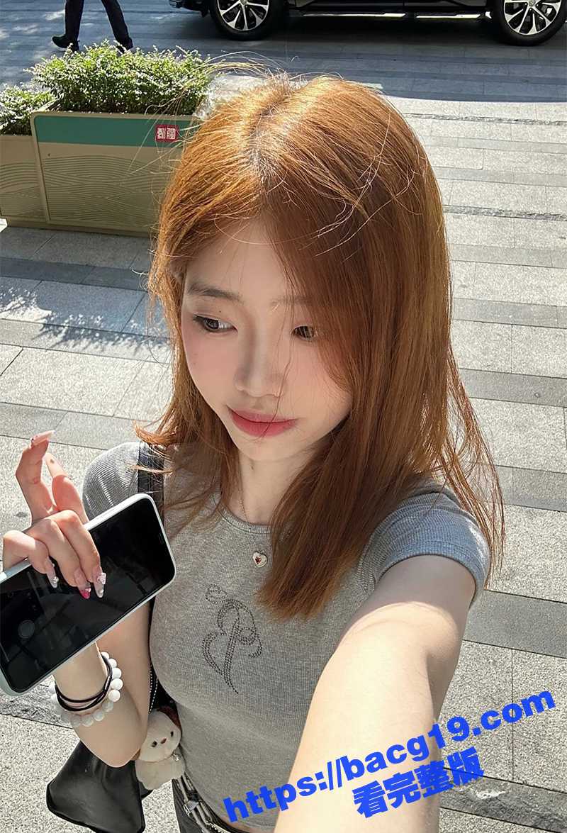 黄毛小妹直播间PK惩相关图片