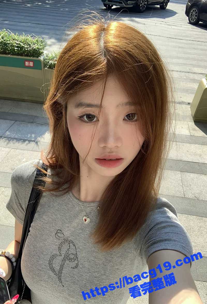 黄毛小妹直播间PK惩相关图片