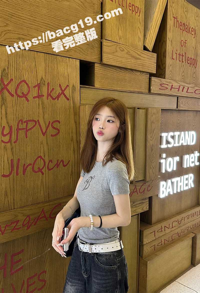 黄毛小妹直播间PK惩相关图片