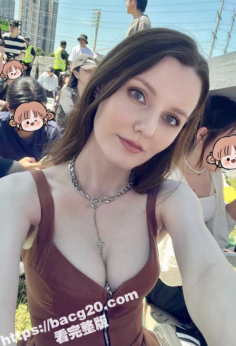 国外美乳女神狂野街拍相关图片