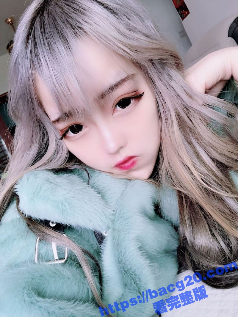 南京反差少女 程浩菲 被金主调教视频曝光 JK学生制服诱惑十足 金主无套猛干粉嫩骚穴 淫叫不断！