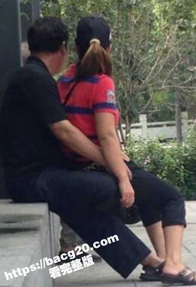 户外老头乐车震偷拍！相关图片