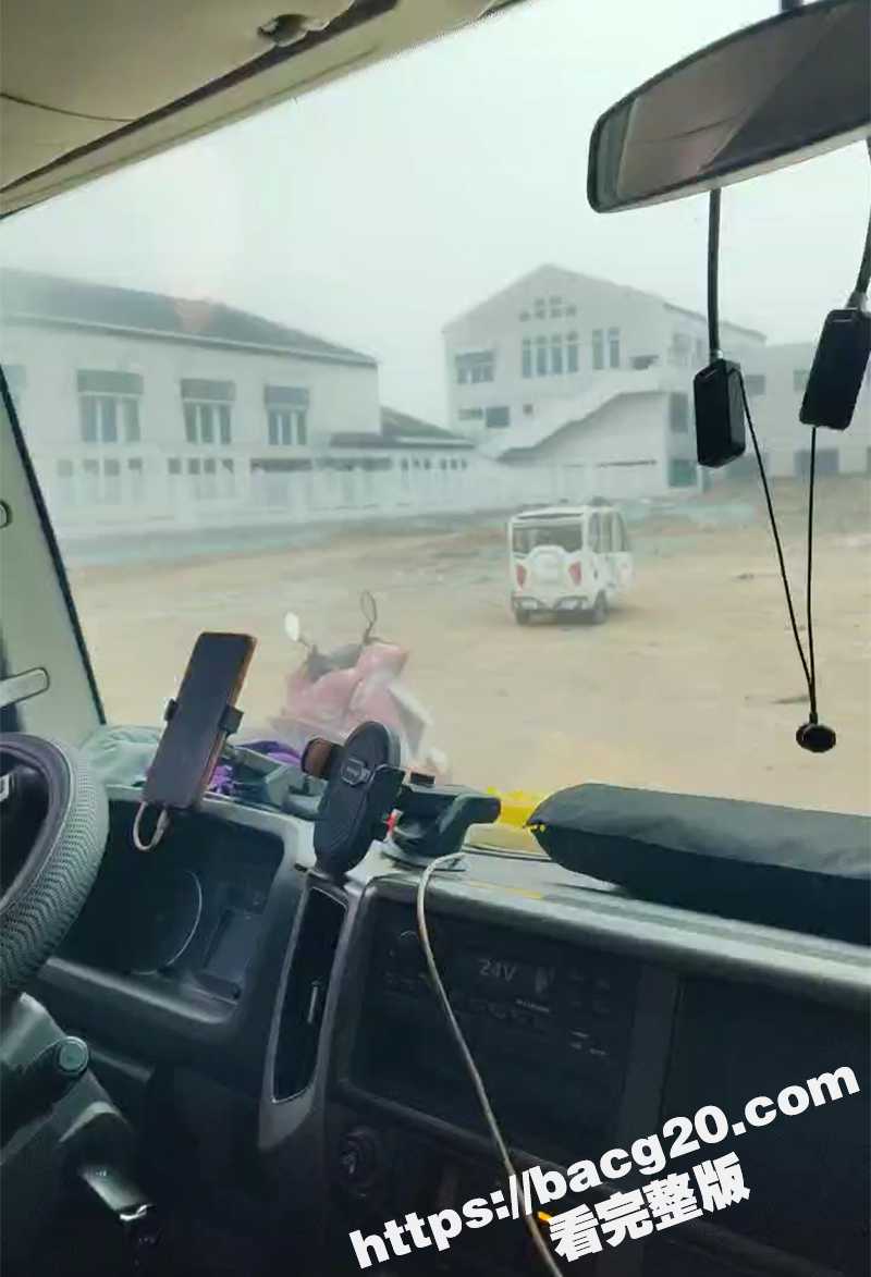 户外老头乐车震偷拍！相关图片