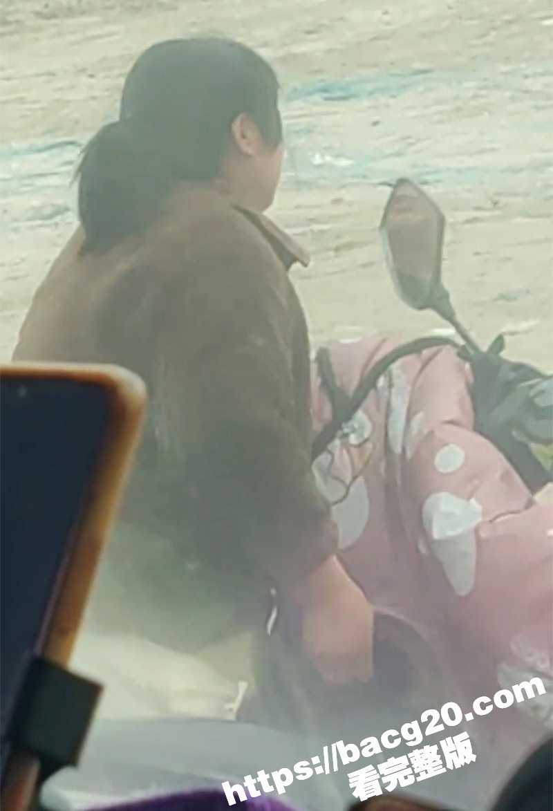 户外老头乐车震偷拍！相关图片