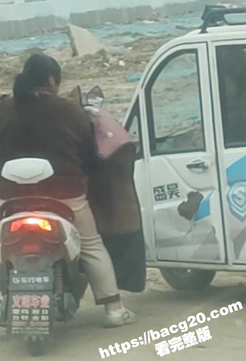 户外老头乐车震偷拍！相关图片