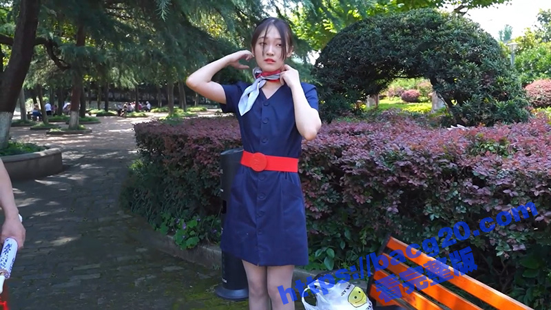 骚浪空姐为了金主爸爸任务 穿制服在公园大玩露出 超短裙下浓密黑森林若隐若现