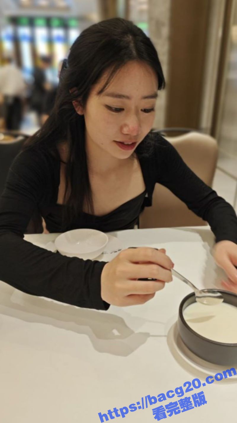 高颜值反差嫩妹被爆操相关图片